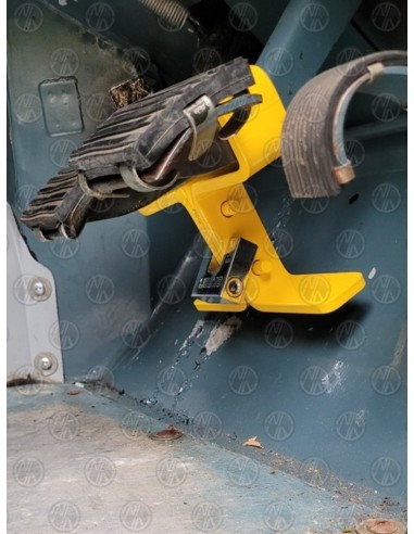 Yellow Pedal Lock for Land Rover Series 2, 2a & 3 (190mm x 45mm)